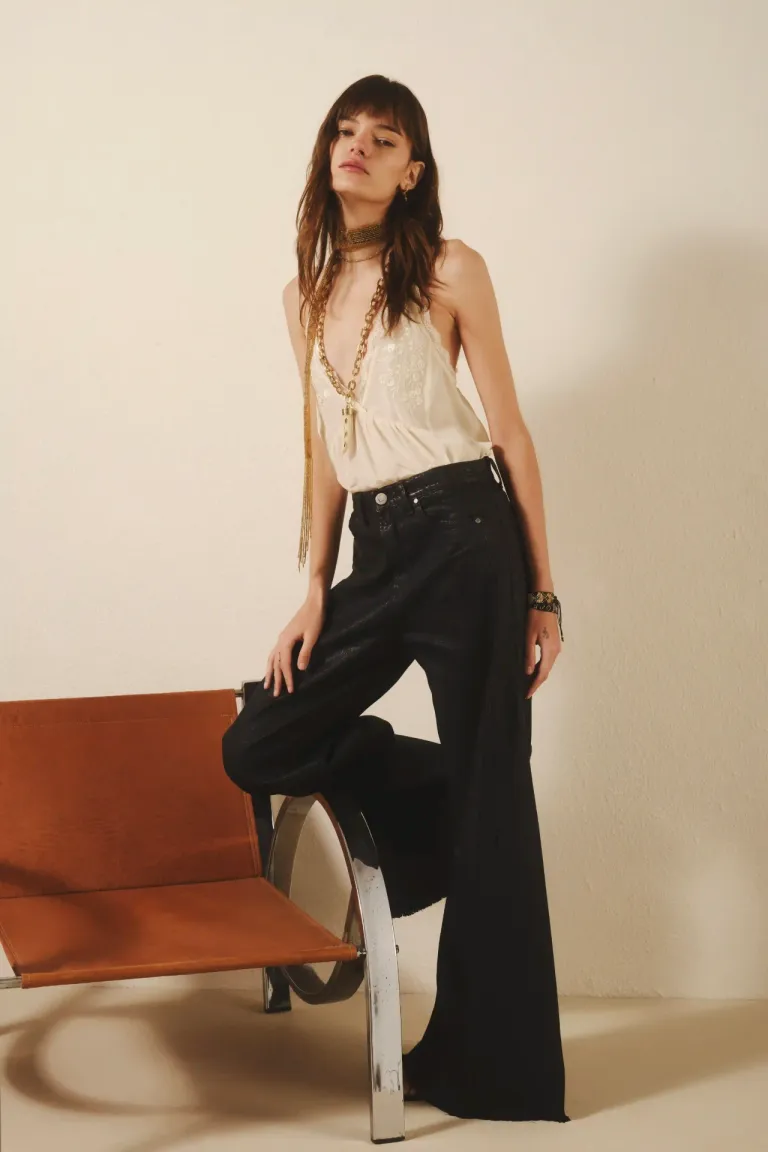 Pantalones de tiro medio con recortes laterales y vuelo en las piernas de Rapsodia en Pantalones para argentina