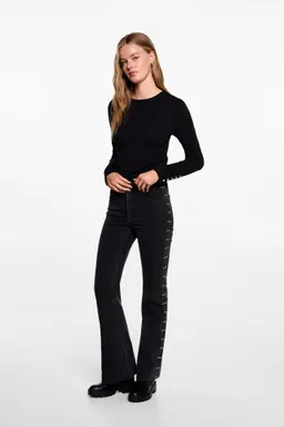 Remera tachuelas manga larga de Mango Teen en Buzos y Sweaters para argentina