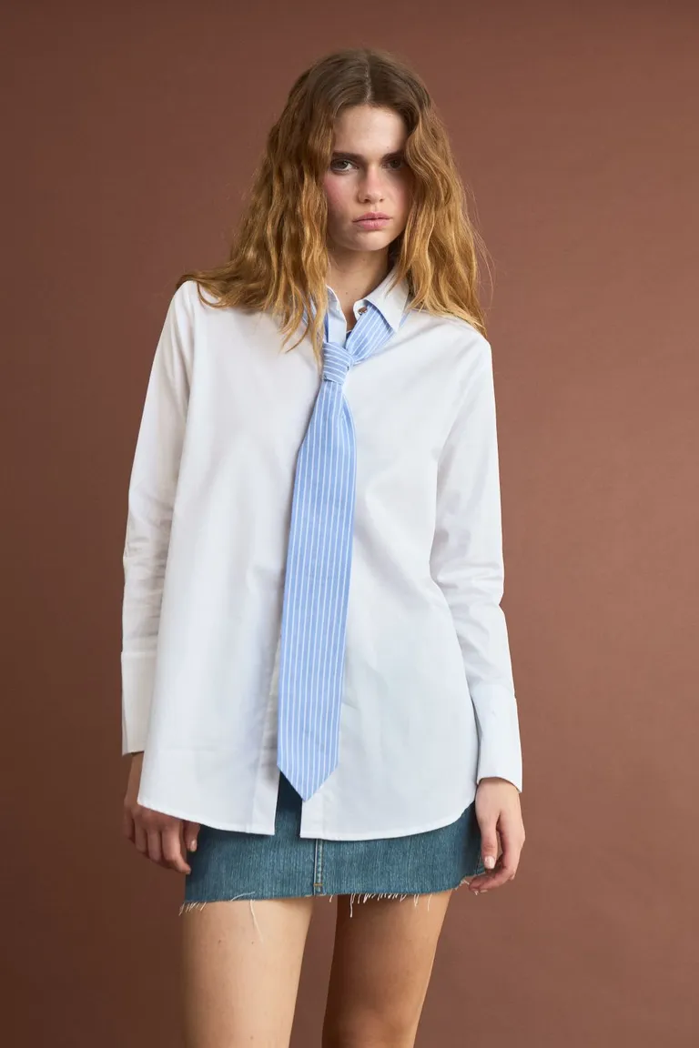 Camisa femenina de diseño sofisticado y versatilidad en el día a día de Allo Martinez en Camisas para argentina