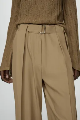 Pantalón recto con cinturón de Mango en Pantalones para argentina