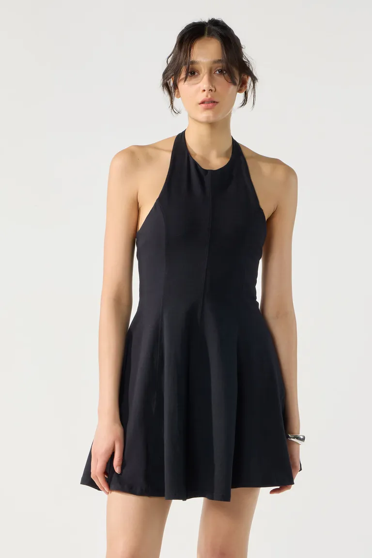 Vestido corto liso en jersey con escote halter y falda con vuelo de Cuesta Blanca en Vestidos para argentina