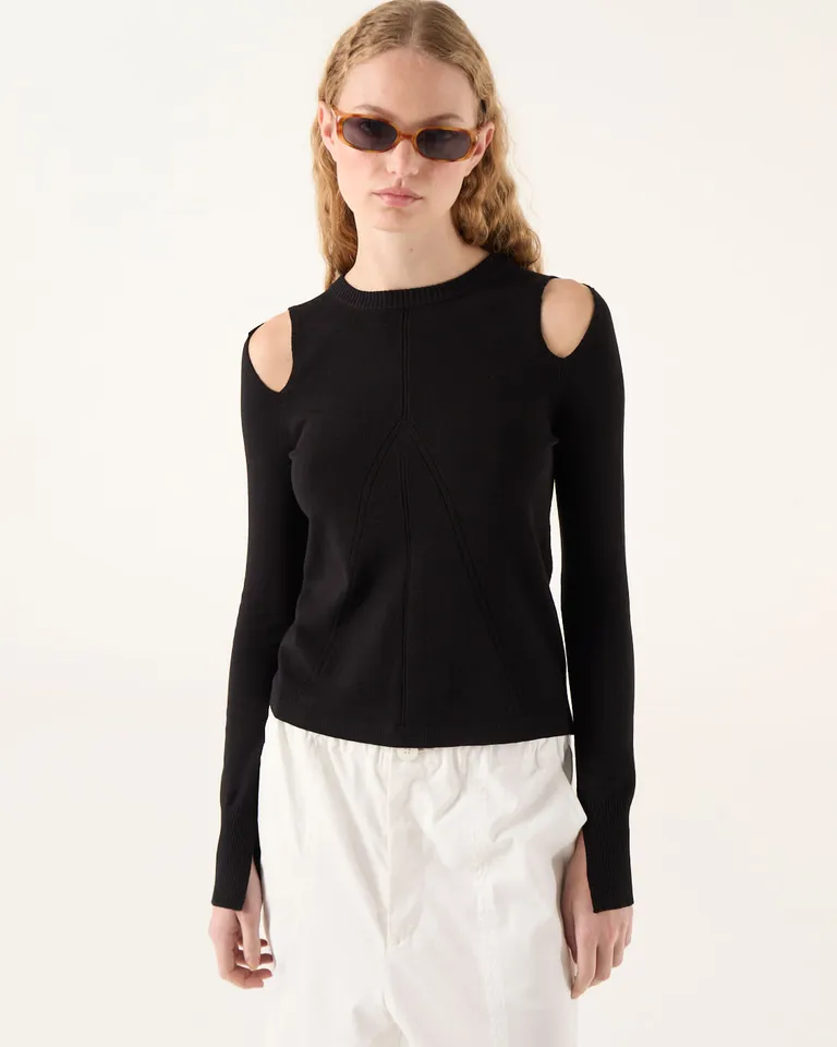 Sweater al cuerpo con aberturas en hombros escote redondo y mangas largas de Furzai en Buzos y Sweaters para argentina