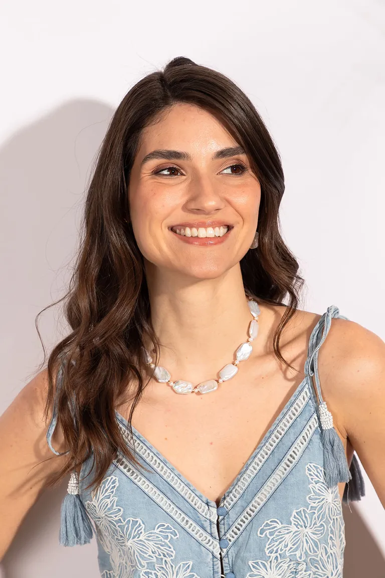 Vestido corto con breteles ajustables bordados y detalle de volados en ruedo de Indiastyle en Vestidos para argentina