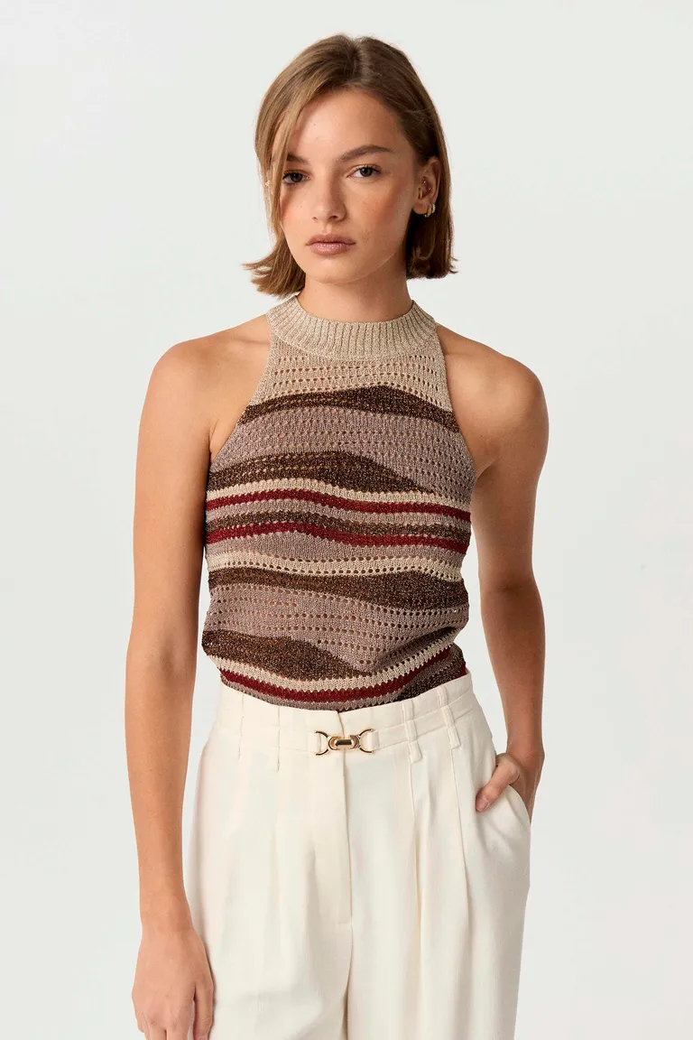Top tejido con efecto texturado multicolor de calce al cuerpo y escote halter de Markova en Tops para argentina