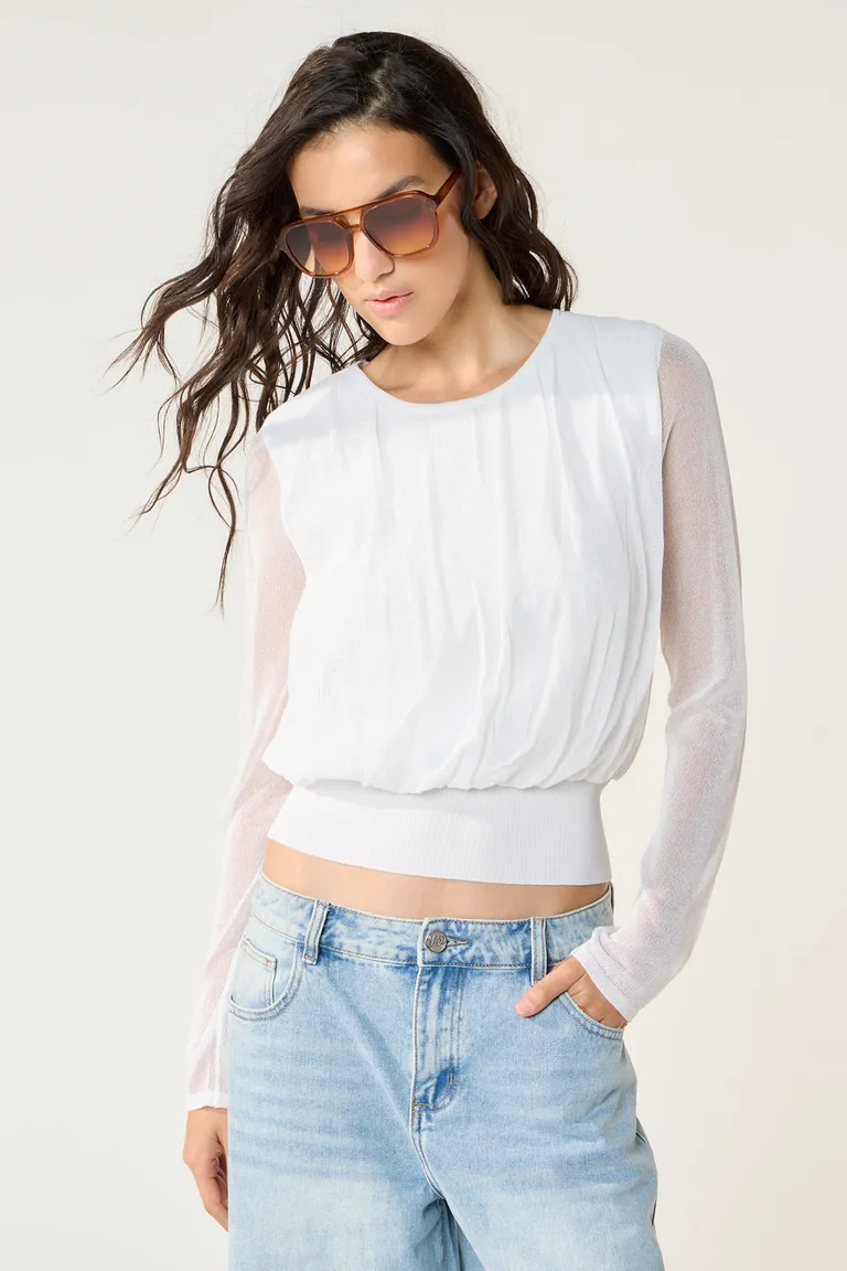 Suéter de corte holgado con detalles translúcidos en las mangas de Cuesta Blanca en Buzos y Sweaters para argentina