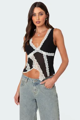 Top asimétrico transparente con encaje de Edikted en Tops para argentina