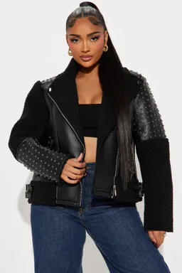 Campera cuero tachas lana negro de Fashion Nova en Chaquetas para argentina