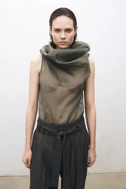 Blusa seda cuello asimétrico de Mango en Blusas para argentina