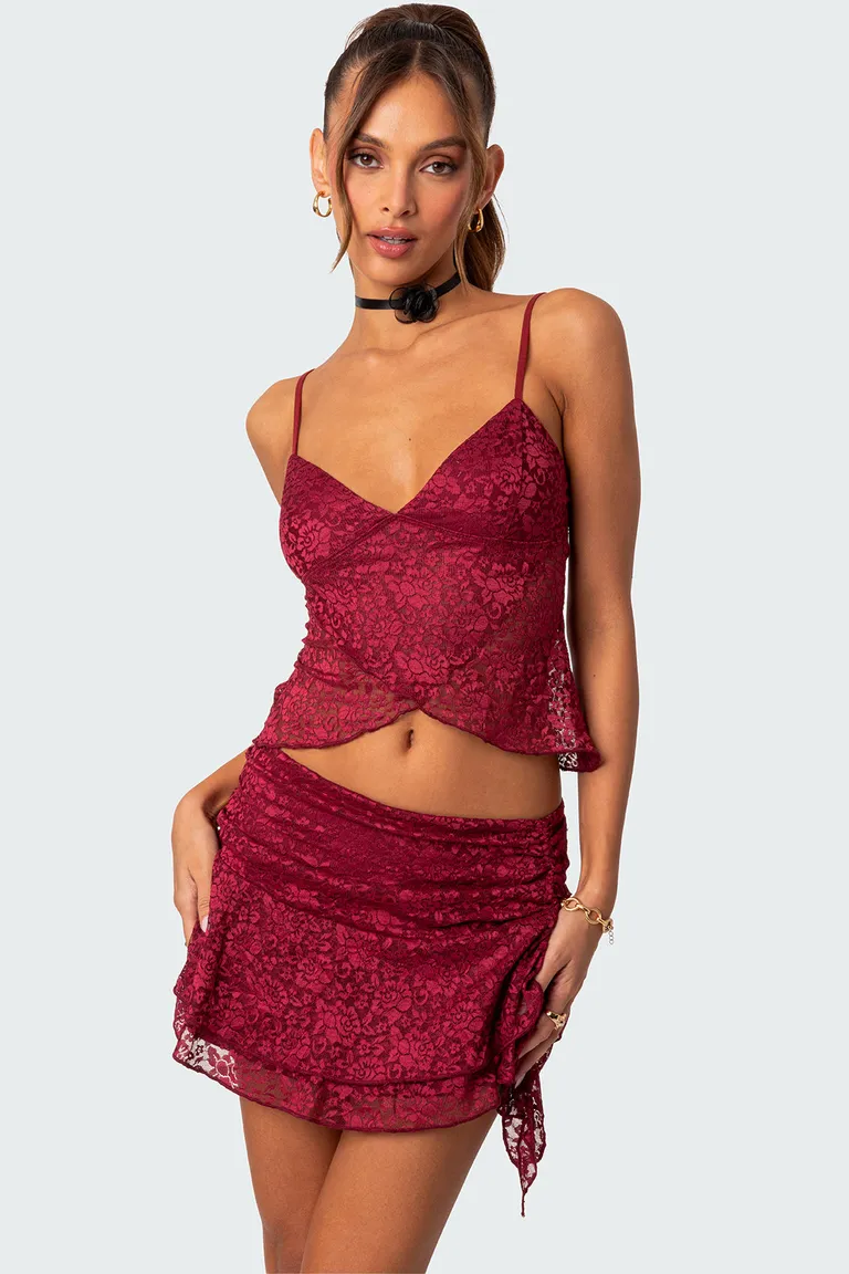 Musculosa encaje ruby de Edikted en Tops para argentina