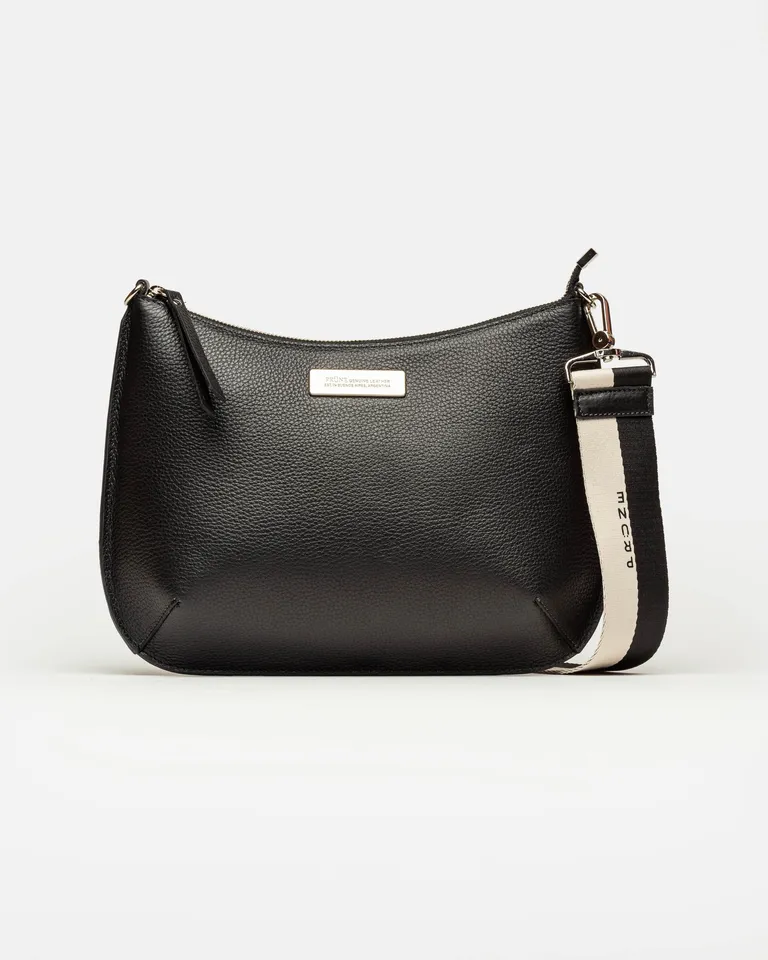 Bolso bandolera de cuero negro, diseño estructurado y versátil para el día a día de Prüne en Bolsos y Carteras para argentina