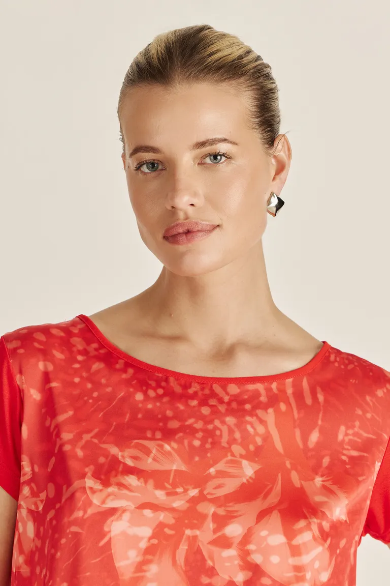 Blusa de seda con diseño floral en tonos rojos - Exclusiva Colección Verano 26 de Tucci en Tops para argentina