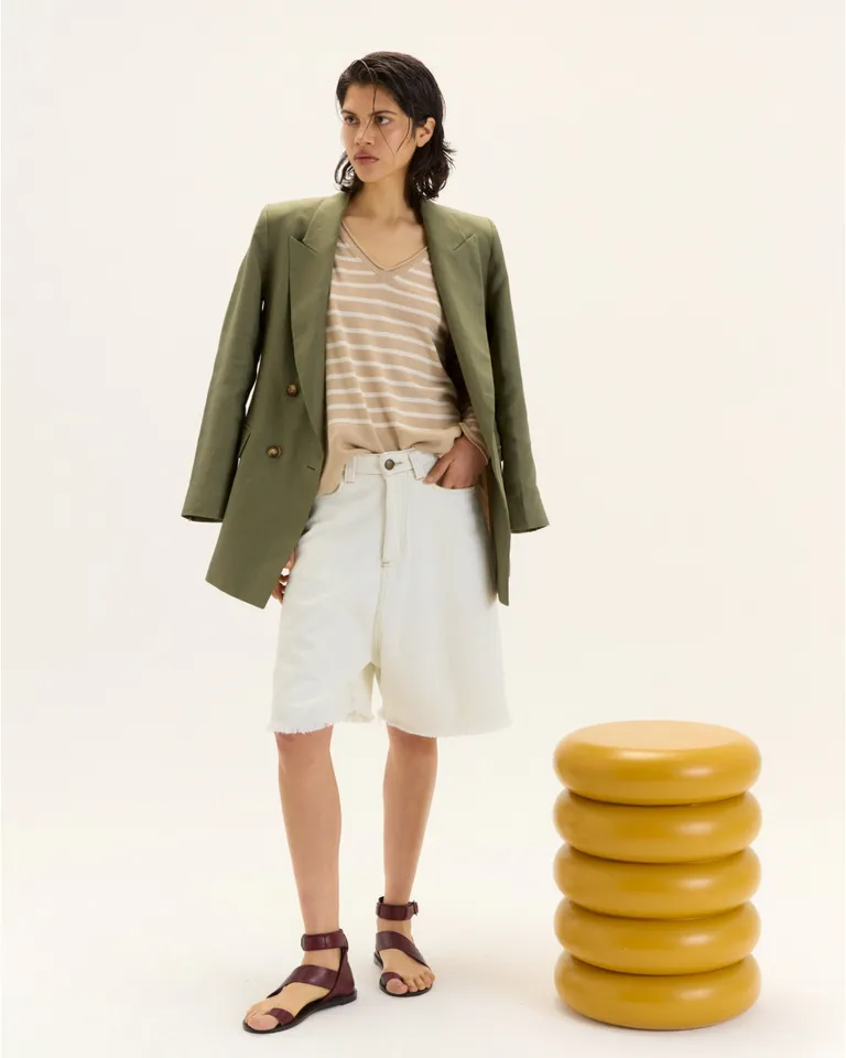 Bermuda alba de corte oversize y estilo casual para mujer de Blue Sheep en Shorts para argentina