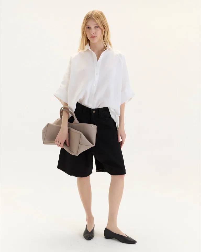 Bermuda alba de corte oversize y estilo casual para mujer de Blue Sheep en Shorts para argentina