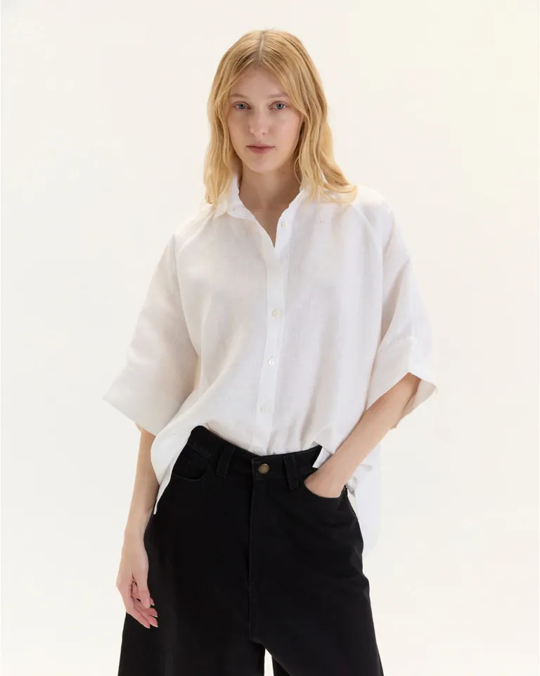 Bermuda alba de corte oversize y estilo casual para mujer de Blue Sheep en Shorts para argentina