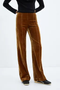 Pantalón terciopelo costuras de Mango en Pantalones para argentina