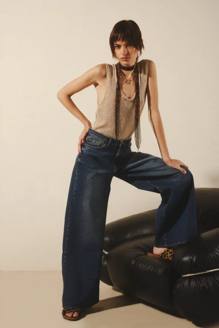 Pantalón de tiro alto en denim azul con detalles de desgaste y roturas de Rapsodia en Pantalones para argentina