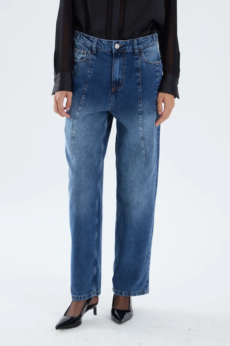 Jean de mujer con diseño skater tiro medio y costuras frontales definidas de calce relajado de Portsaid en Pantalones para argentina