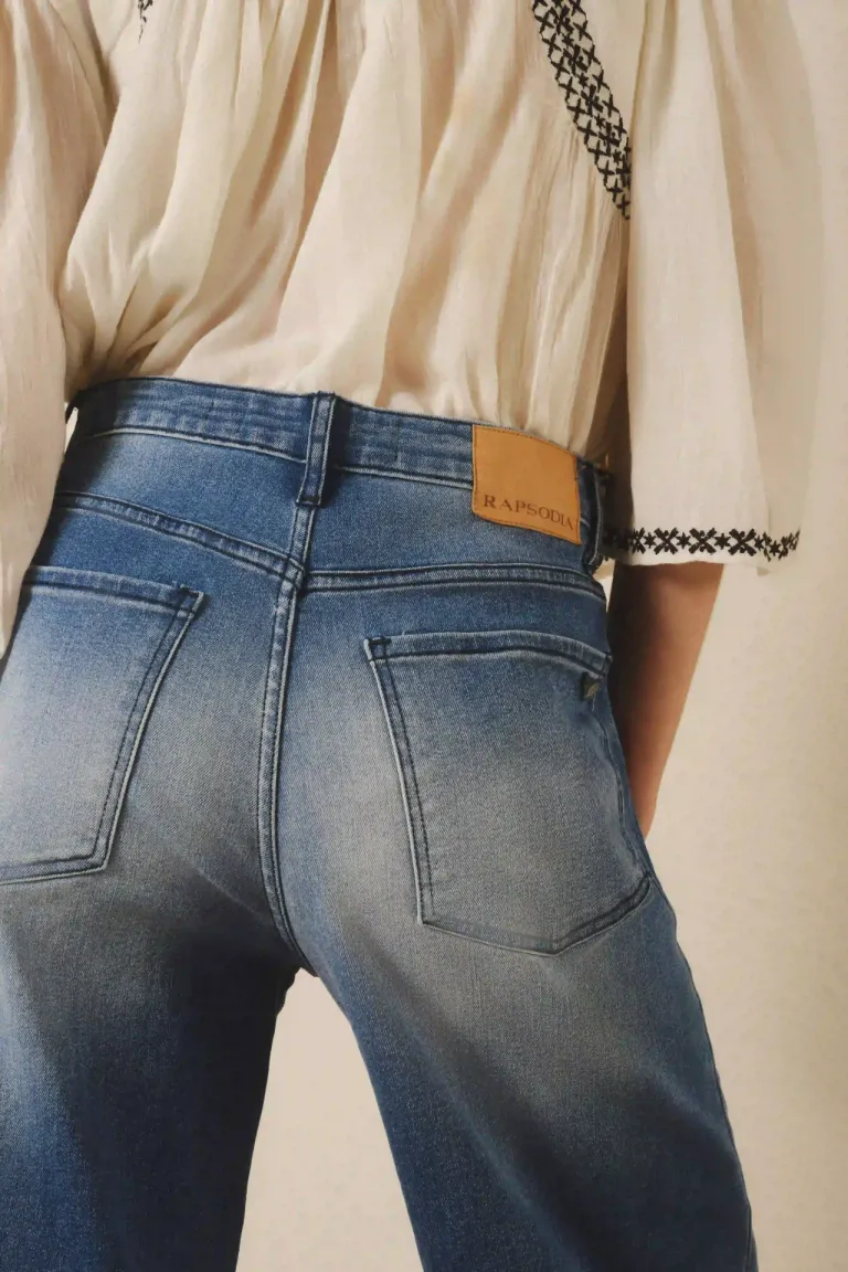 Pantalón de denim azul de tiro alto con diseño de pierna palazzo y acabado stone de Rapsodia en Pantalones para argentina