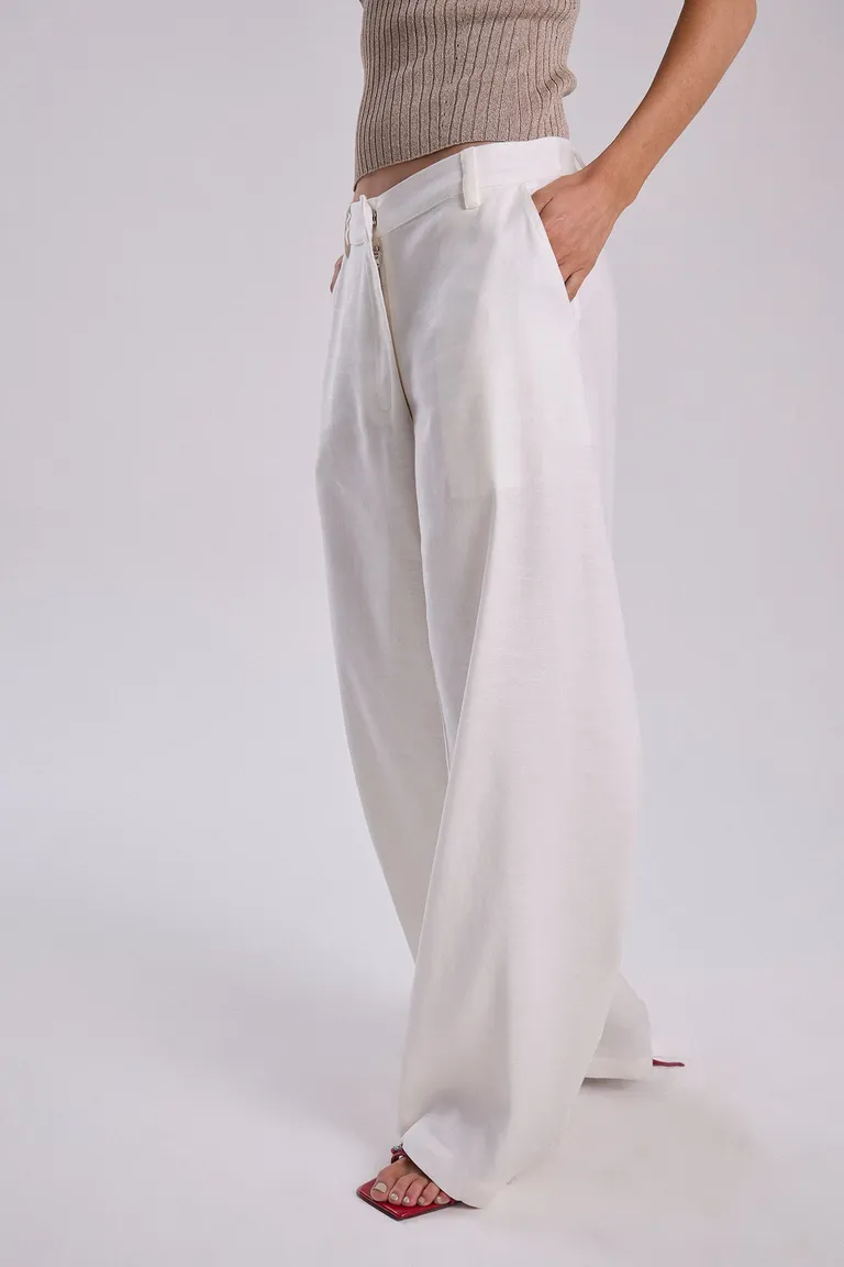 Pantalón de Lino con Sarga de Tiro Medio y Calce Recto de Maria Cher en Pantalones para argentina