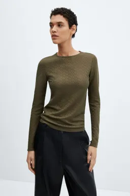 Remera punto texturizado de Mango en Buzos y Sweaters para argentina