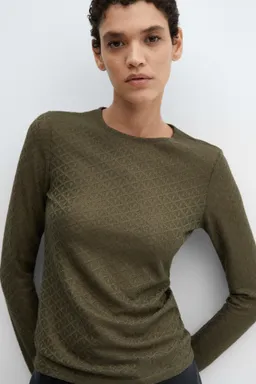 Remera punto texturizado de Mango en Buzos y Sweaters para argentina