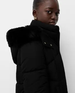 Campera puffy con capucha de Bershka en Chaquetas para argentina