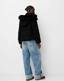 Campera puffy con capucha de Bershka en Chaquetas para argentina
