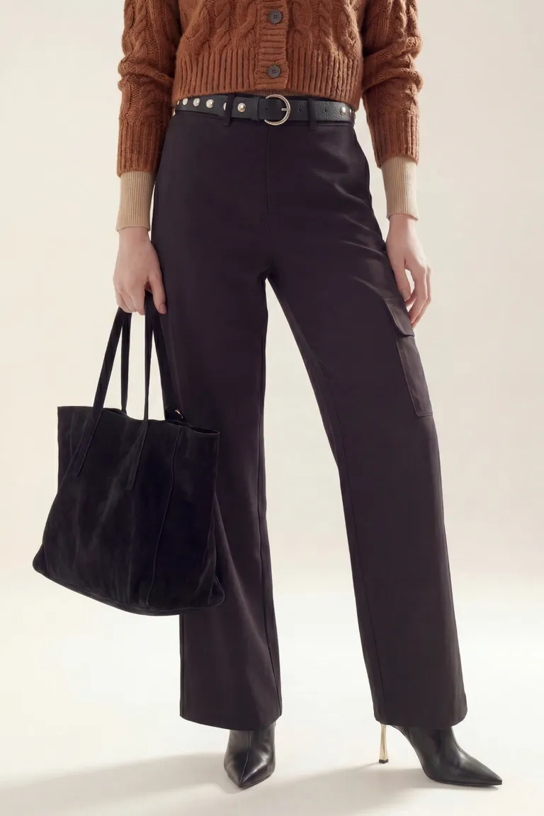 Pantalon estilo cargo de corte amplio con bolsillos laterales y cierre delantero de Akiabara en Pantalones para argentina