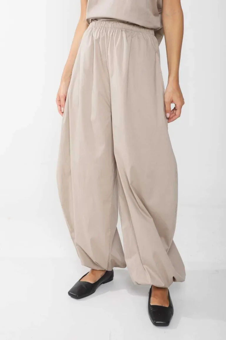 Pantalón ancho con diseño globo y elástico en el ruedo de Belle en Pantalones para argentina
