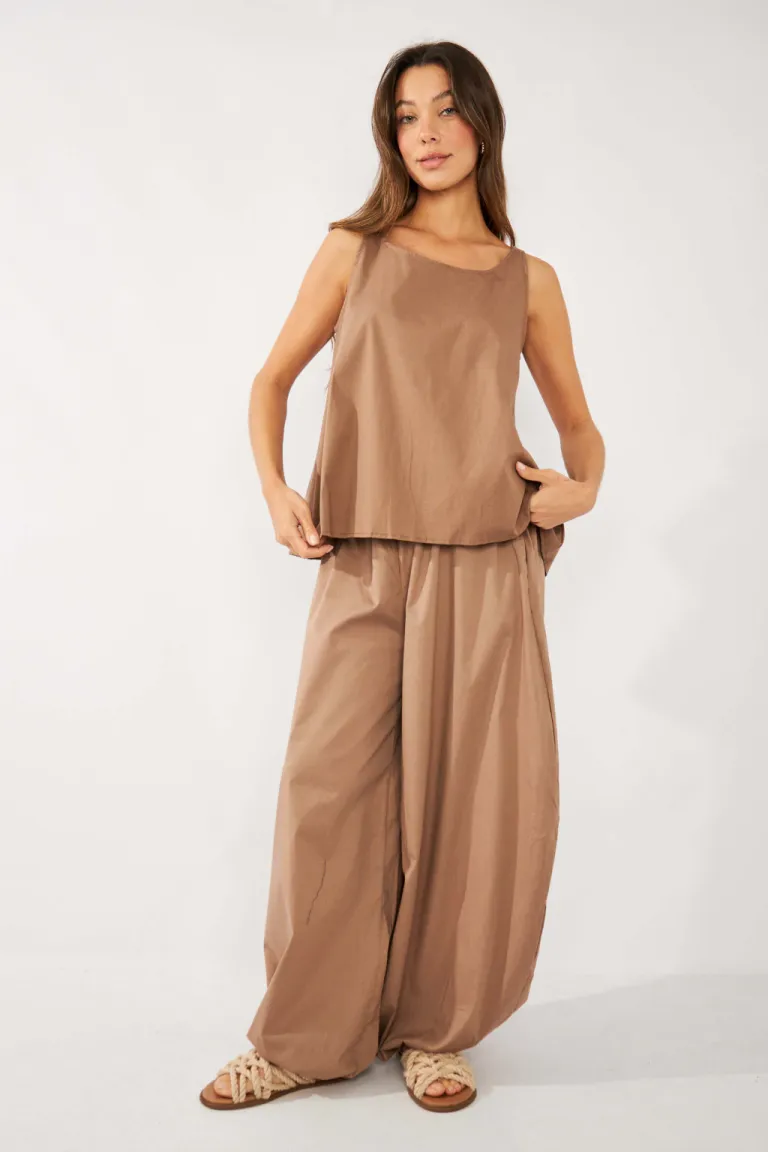 Pantalón ancho con diseño globo y elástico en el ruedo de Belle en Pantalones para argentina