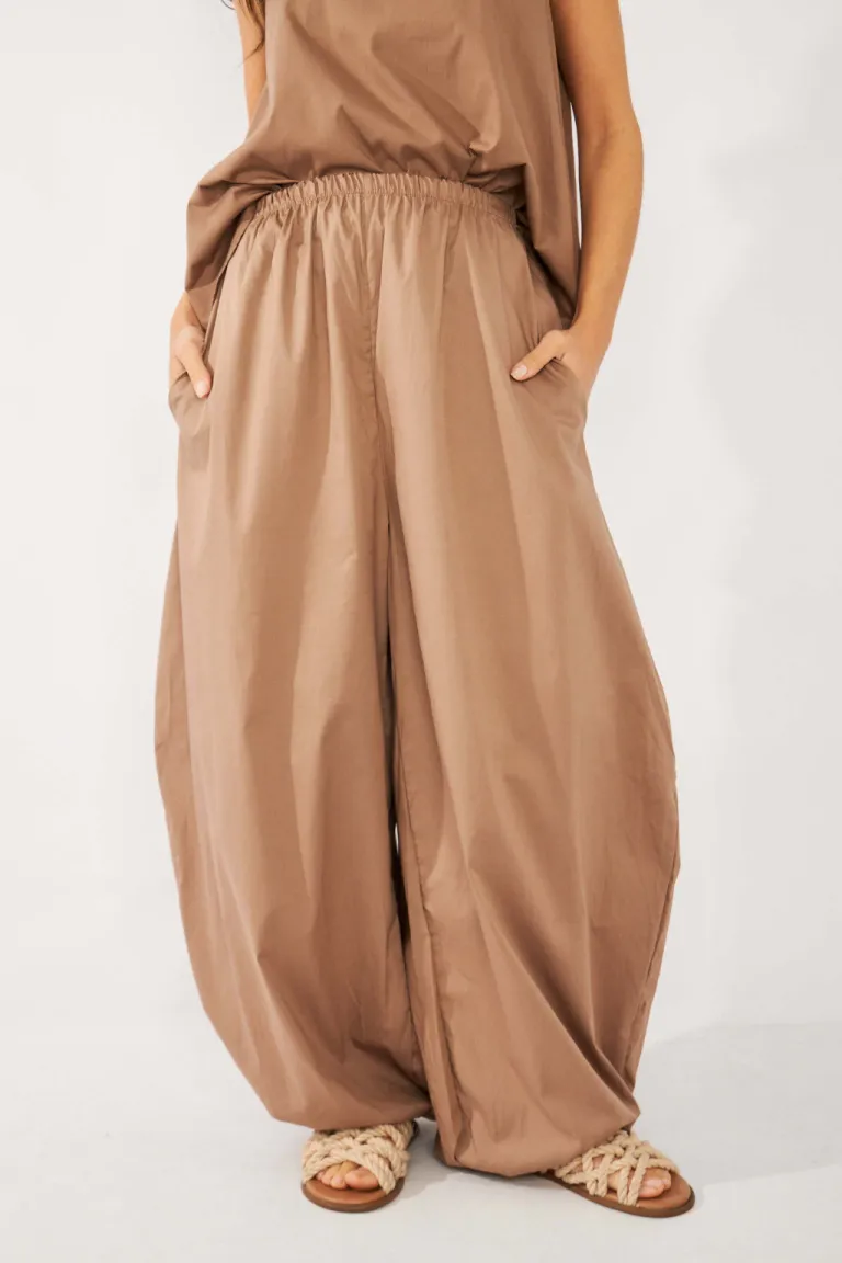 Pantalón ancho con diseño globo y elástico en el ruedo de Belle en Pantalones para argentina
