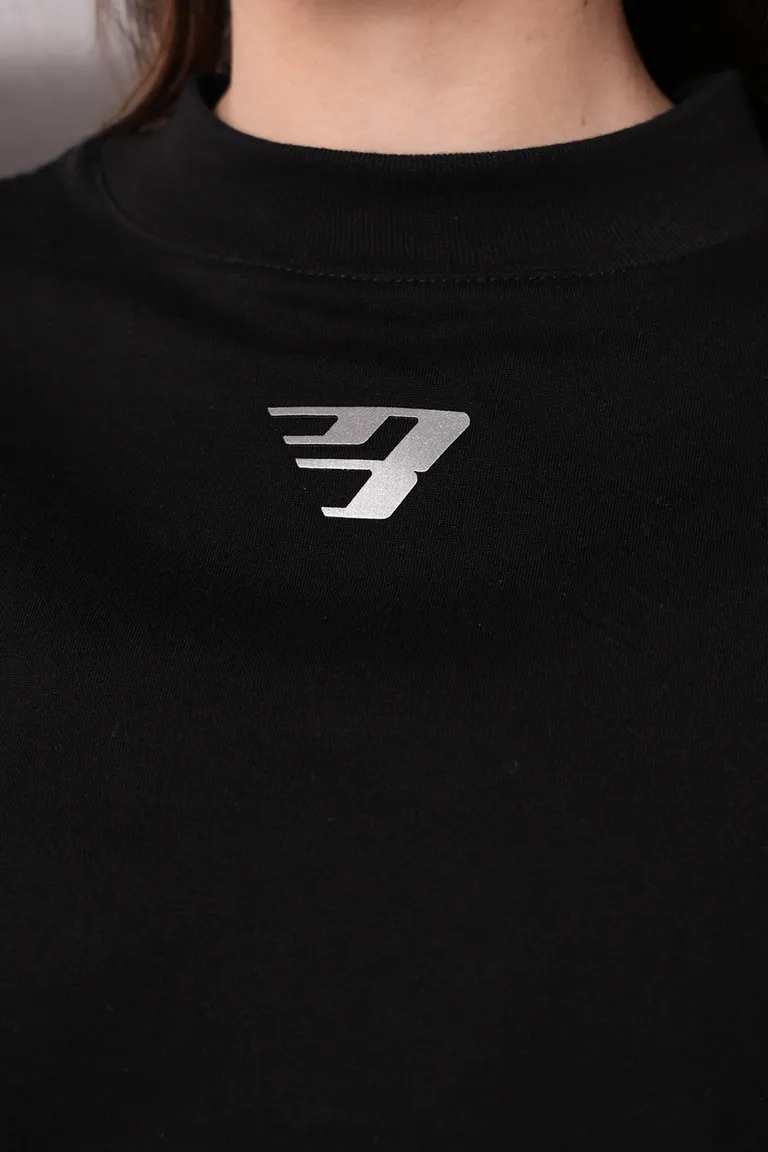 Remera de jersey con cuello medio y detalle de isologo 3D en color negro de Top White en Remeras para argentina