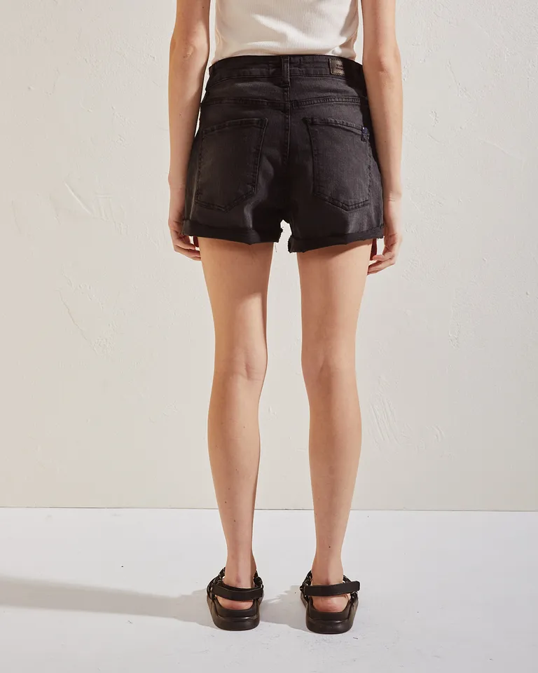 Pantalón corto de ajuste ceñido con detalles de bolsillos y cierre frontal de Wanama en Shorts para argentina