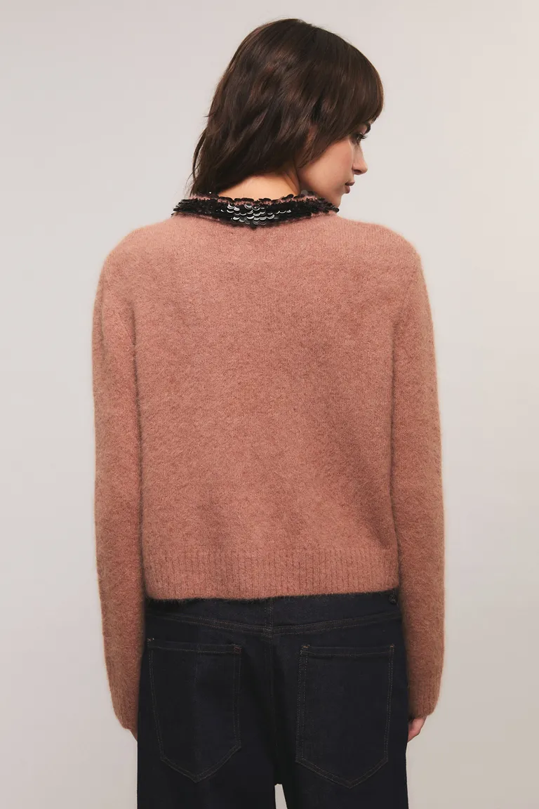 Cardigan de corte recto con cuello bordado artesanal y botones personalizados de manga larga de Kosiuko en Buzos y Sweaters para argentina