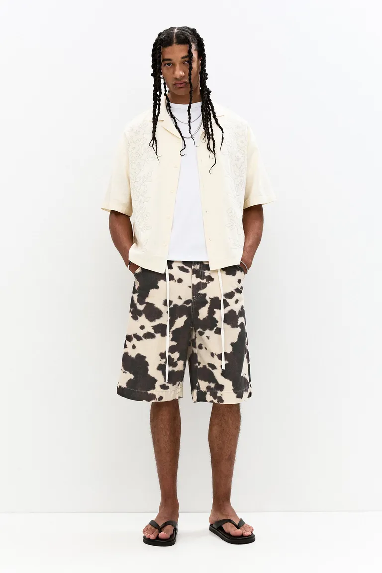 Bermuda baggy animal vaca de Pull&Bear en Bermudas y Shorts para argentina