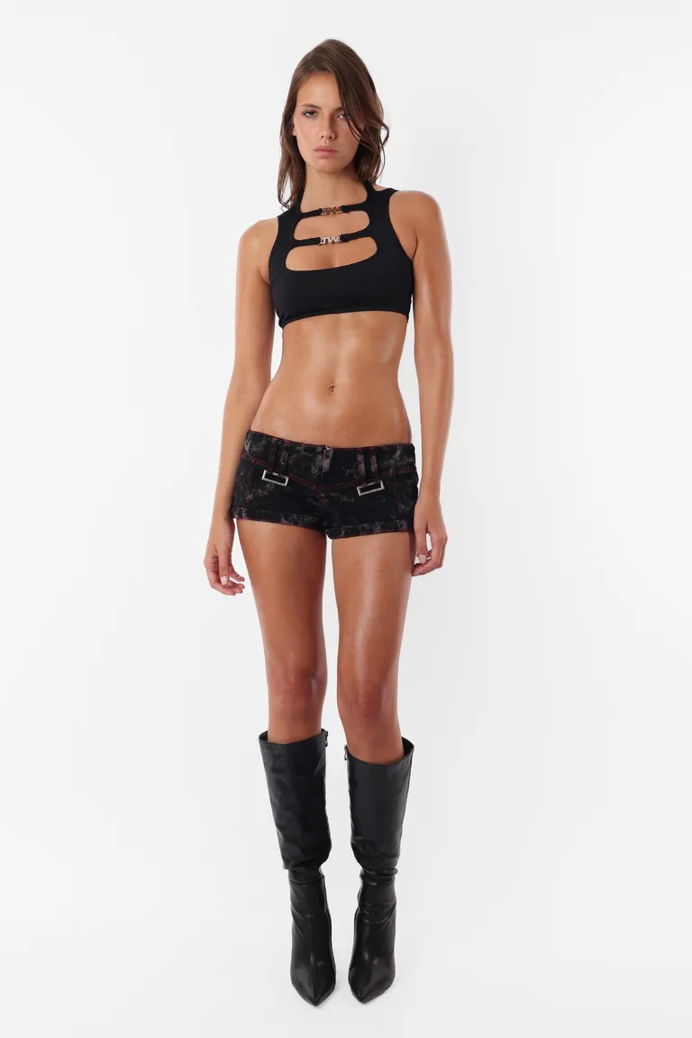 Shorts de corte slim con detalles de costuras rojas y lavado artesanal de Top White en Shorts para argentina