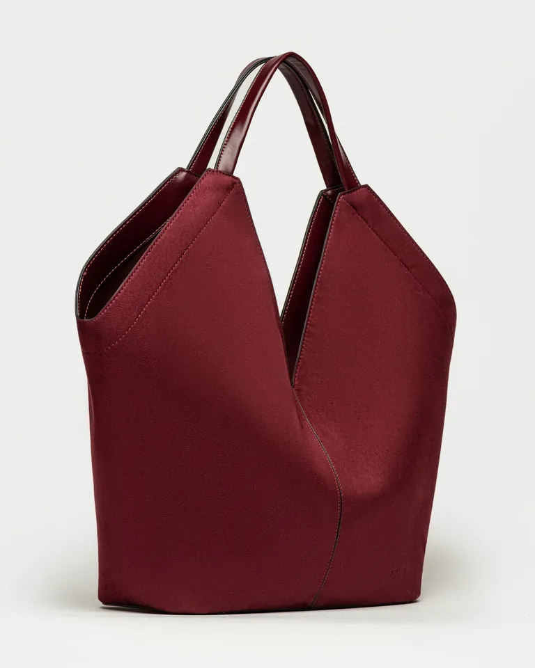 Bolso shopper de diseño geométrico con organizador interno desmontable y estructura versátil de Prüne en Bolsos y Carteras para argentina