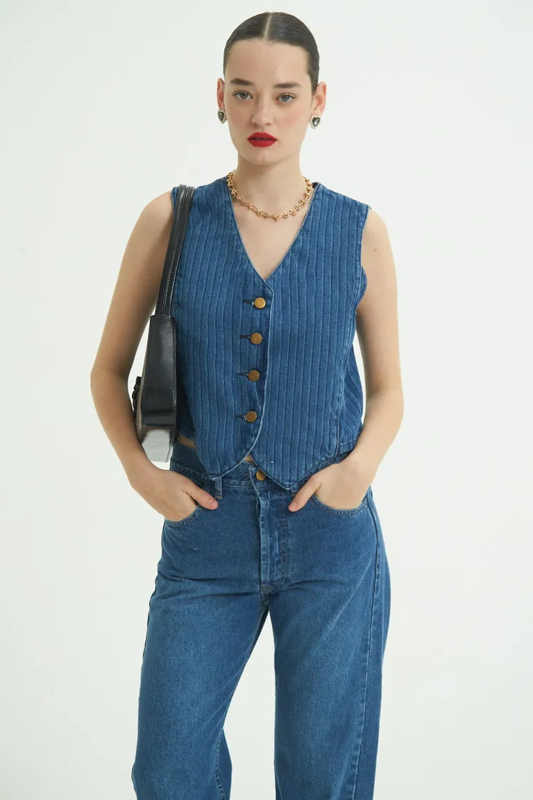 Chaleco largo de jean azul con botones de pasta para mujer de Las Pepas en Chalecos para argentina