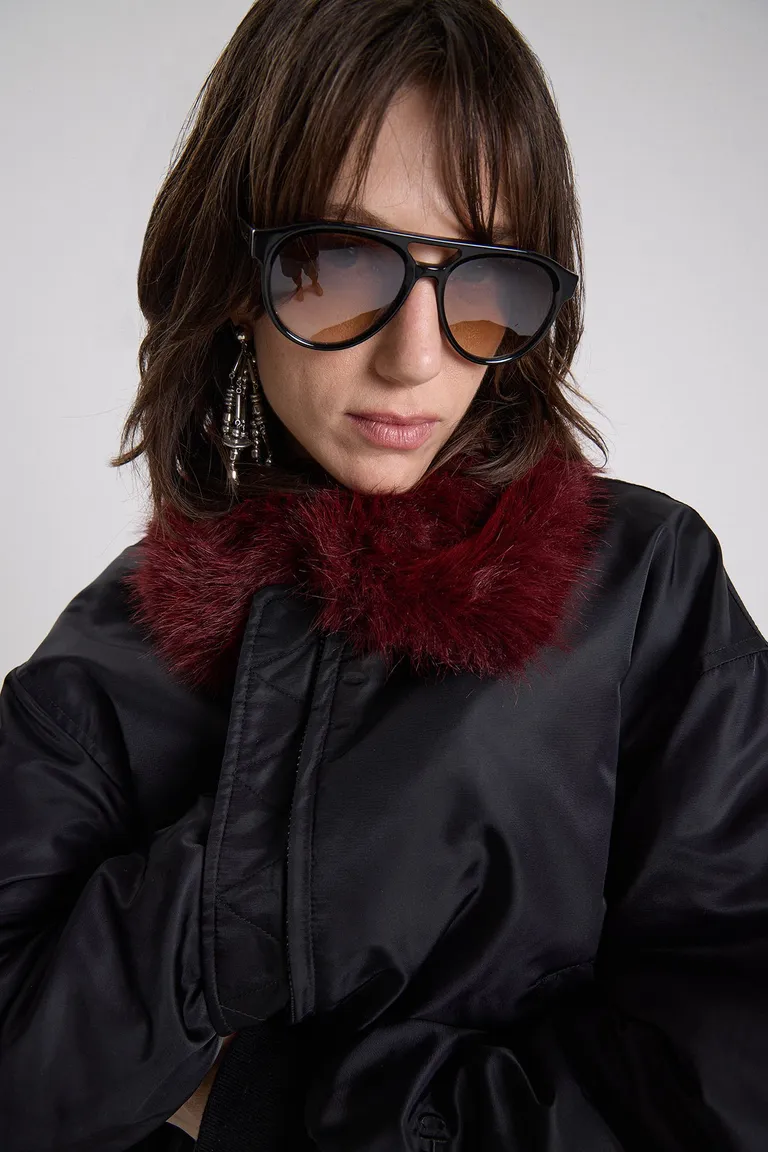 Campera tipo bomber con cuello desmontable y terminaciones en ribb de Maria Cher en Chaquetas para argentina