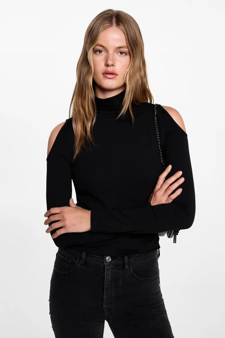 Remera cuello alto aberturas de Mango Teen en Buzos y Sweaters para argentina