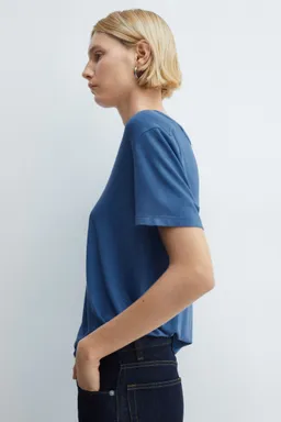 Remera cuello pico de Mango en Remeras para argentina