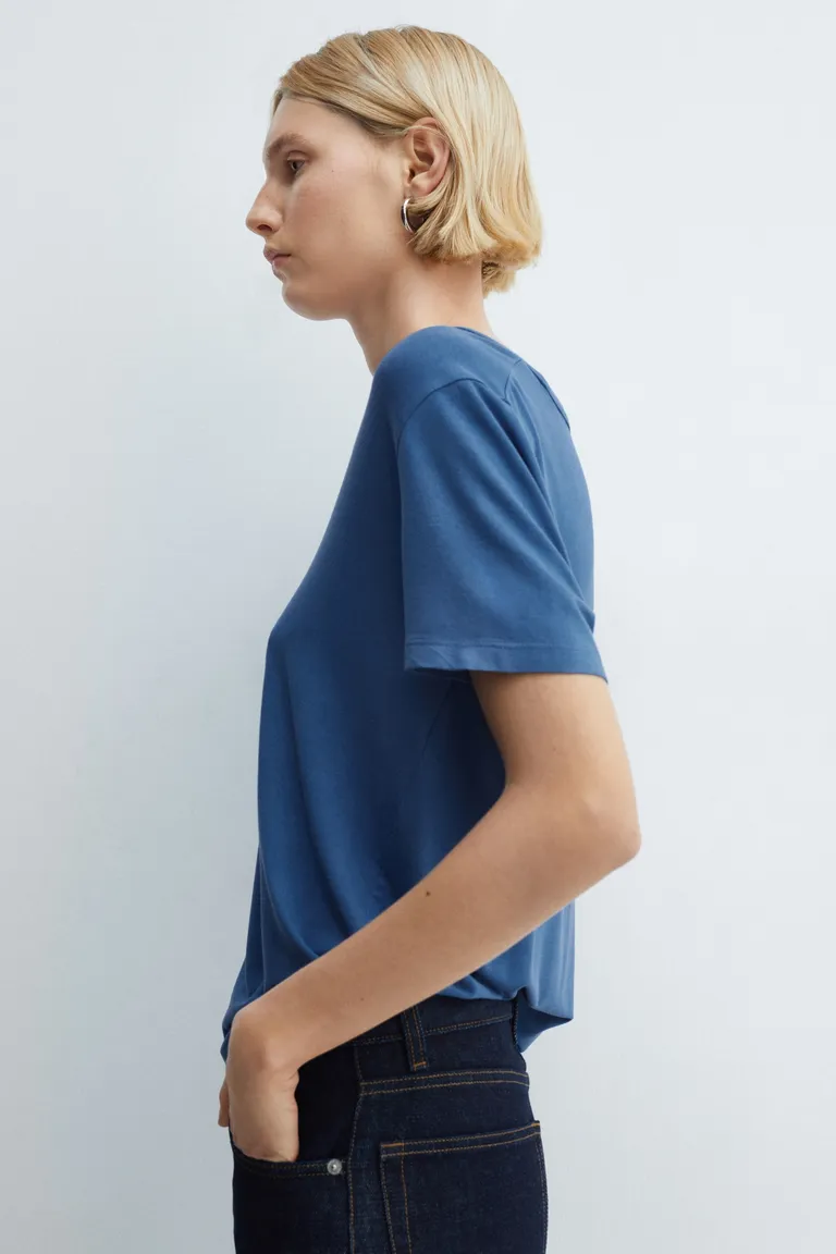 Remera cuello pico de Mango en Remeras para argentina