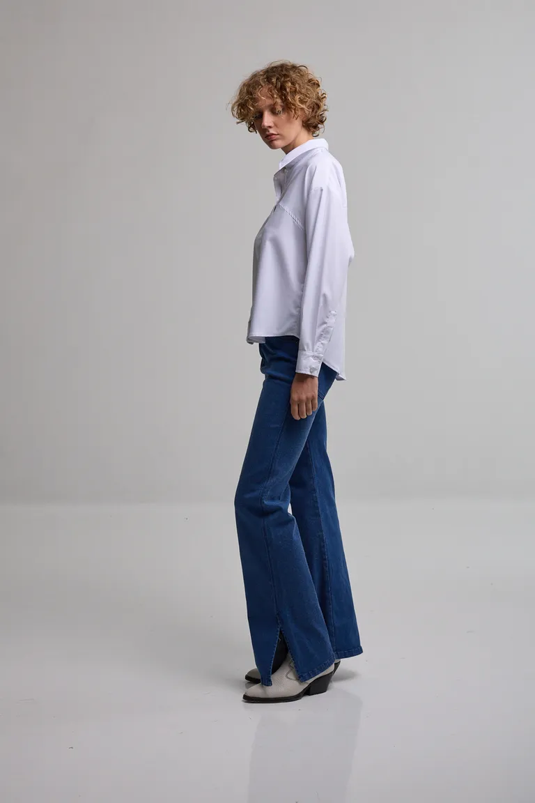 Camisa de corte amplio con largo irregular y cierre frontal mediante botones en puños y cartera de Kill en Camisas para argentina