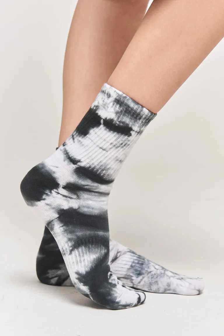Medias caña media con un diseño tie-dye único y relajado de 47 Street en Ropa Interior y Medias para argentina