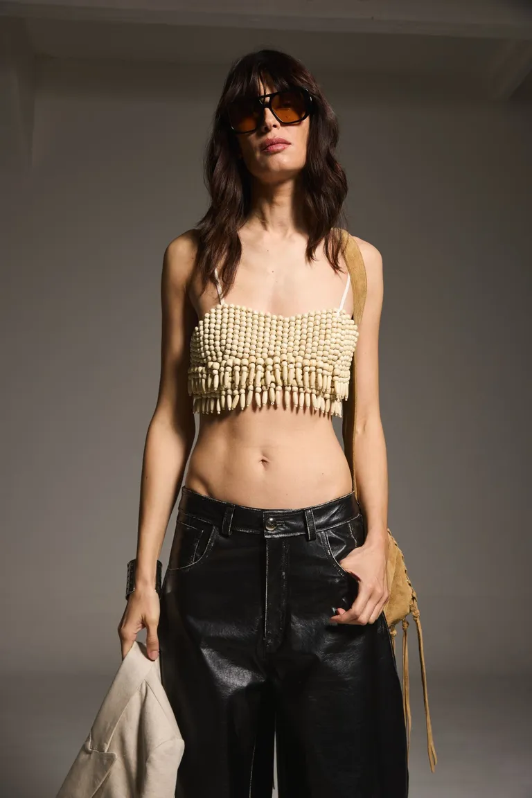 Top de punto smock con detalles bordados y breteles de Maria Cher en Tops para argentina