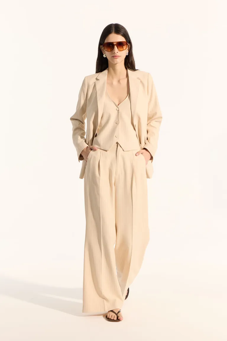 Pantalón sastrero de corte ancho y tiro medio con detalles de pinzas y bolsillos de Portsaid en Pantalones para argentina