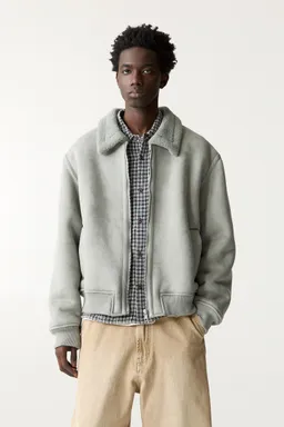 Campera gamuza y corderito de Pull&Bear en Abrigos y Camperas para argentina