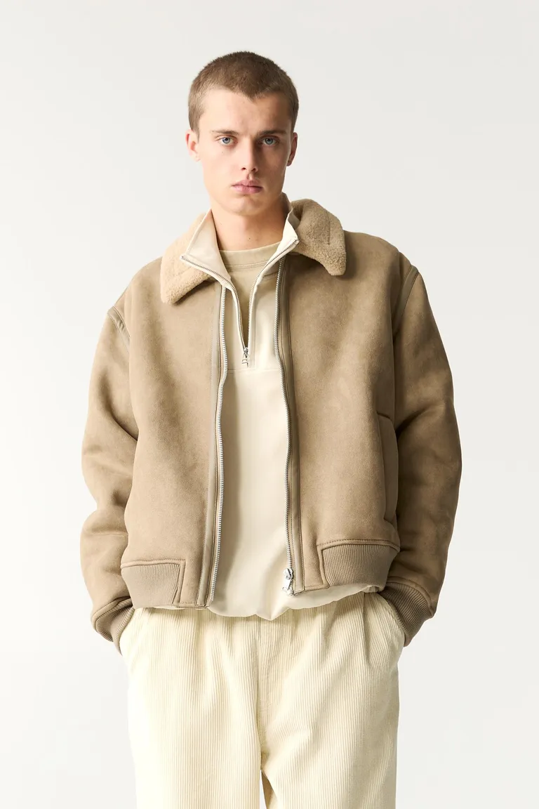 Campera gamuza y corderito de Pull&Bear en Abrigos y Camperas para argentina