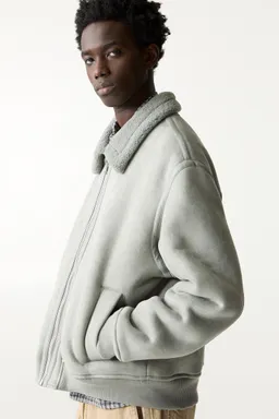 Campera gamuza y corderito de Pull&Bear en Abrigos y Camperas para argentina