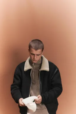 Campera gamuza y corderito de Pull&Bear en Abrigos y Camperas para argentina